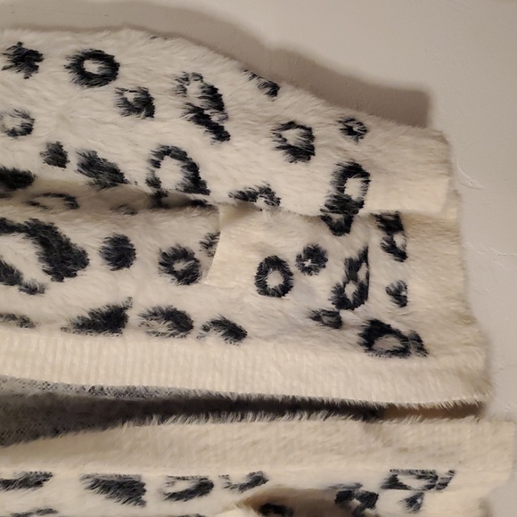 Bluivy Cardigan Sweater Size M/L Leopard Print NWNT - Picture 3 of 7
